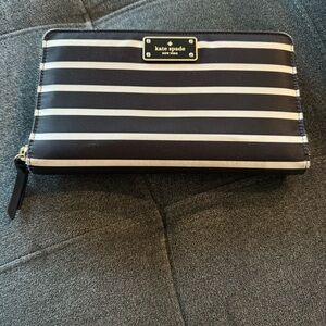 Kate Spade New York Wilson Road Kaden Organizer Black White Stripe Wallet